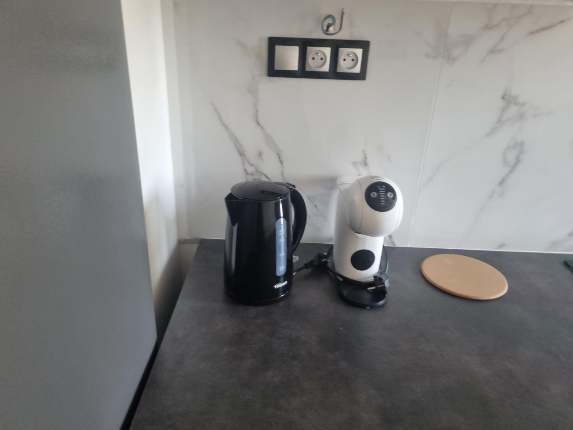 Chambre Privative Renove 2024, Climatisation, Tramway Sur Place , 12 Min Centre, 16 Min Plage, Apercu Lateral Mer, 2 Wc Avec 2 Salle De Bain, Private Room Renovated 2024, Air-Conditioned , Tram On Spot, 2 Toilets And 2 Bathrooms Ніцца Екстер'єр фото